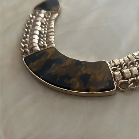 Elegant Gold and Black Necklace - Picture 2 of 3